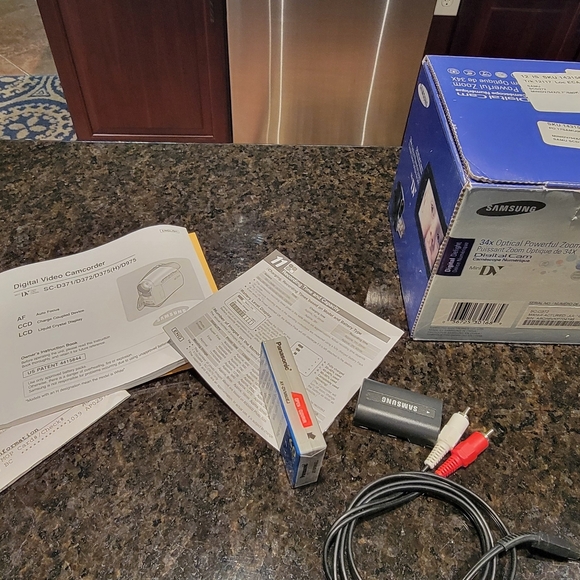 SAMSUNG SC-D372 Mini DV Camcorder - Picture 8 of 10
